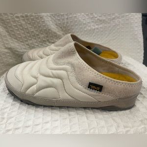 Teva Reember Terrain all day comfort wear or around the house!  Size 8 Like New